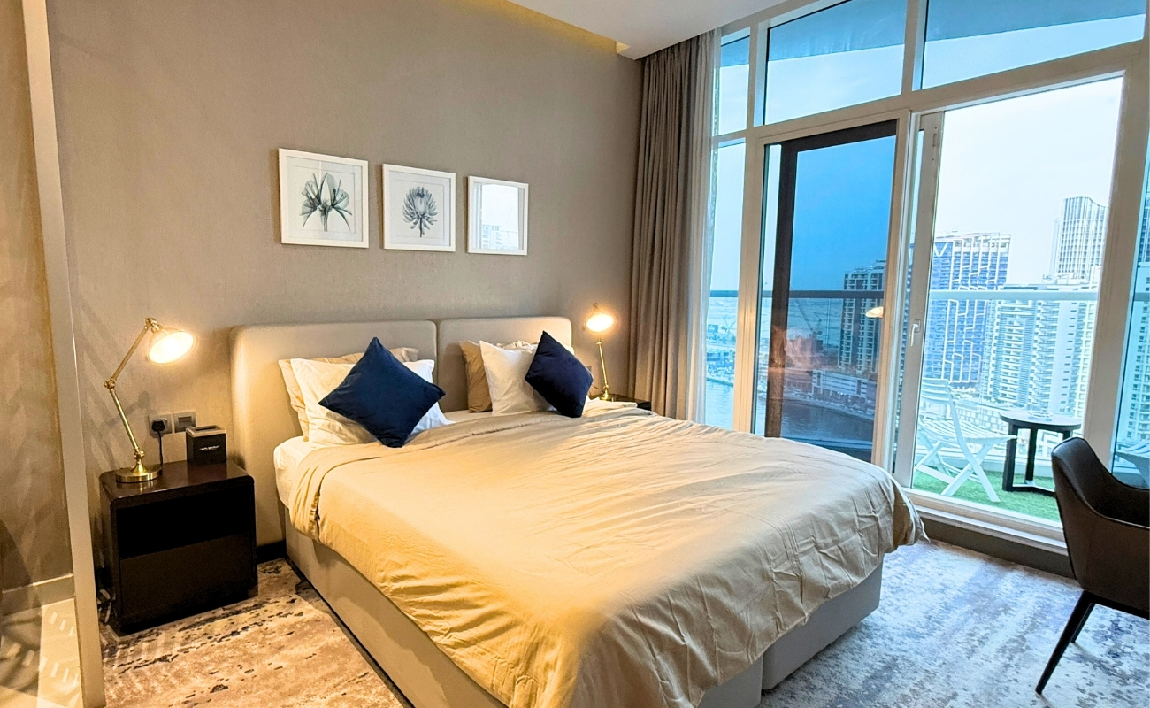 Chic Studio Apt | Canal and Pool View